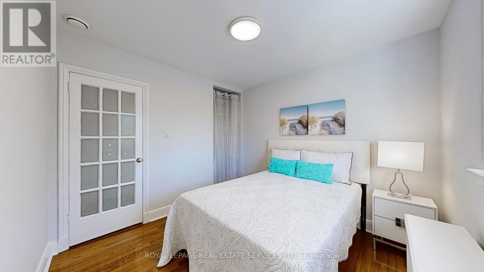 19 Strathgowan Crescent, Toronto, ON - Indoor Photo Showing Bedroom