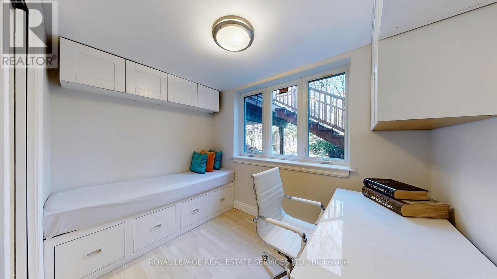 19 Strathgowan Crescent, Toronto, ON - Indoor