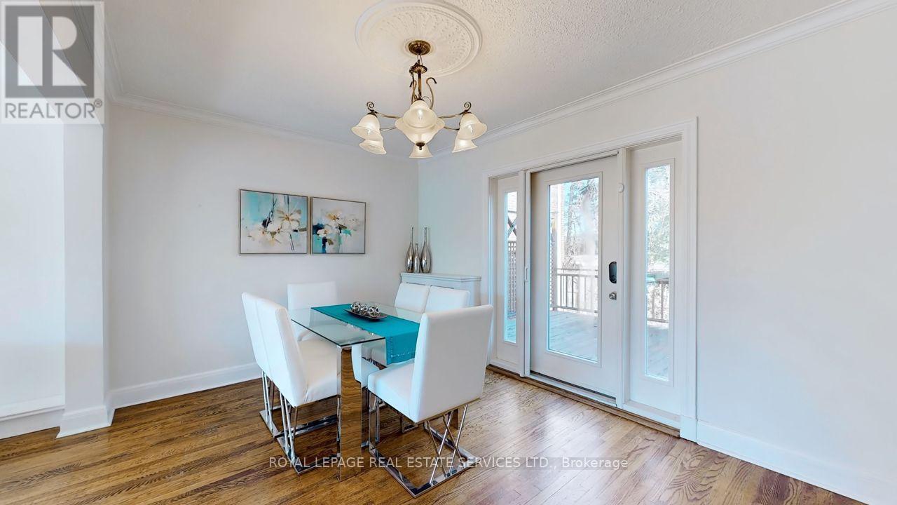 19 Strathgowan Crescent, Toronto, ON - Indoor Photo Showing Dining Room
