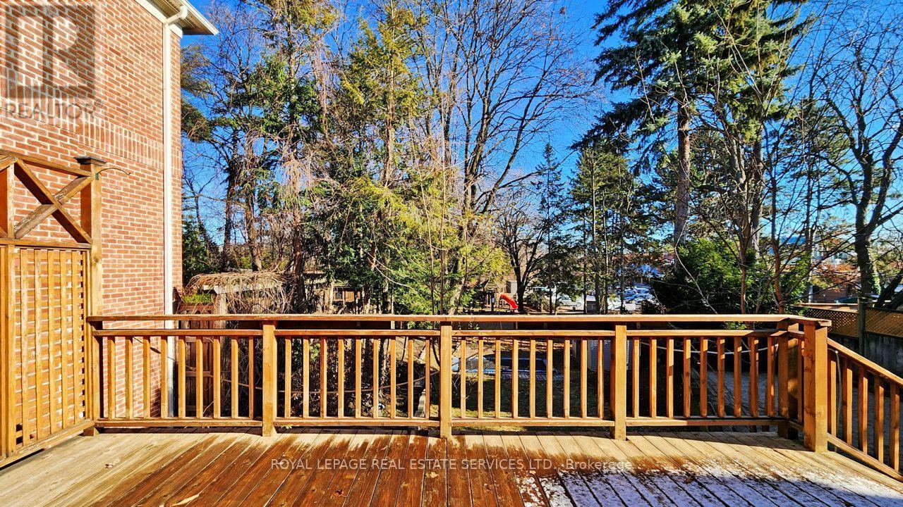 19 Strathgowan Crescent, Toronto, ON - Outdoor