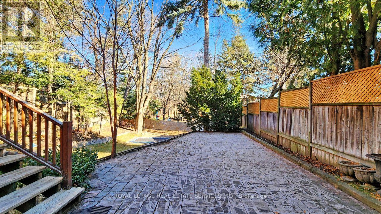 19 Strathgowan Crescent, Toronto, ON - Outdoor