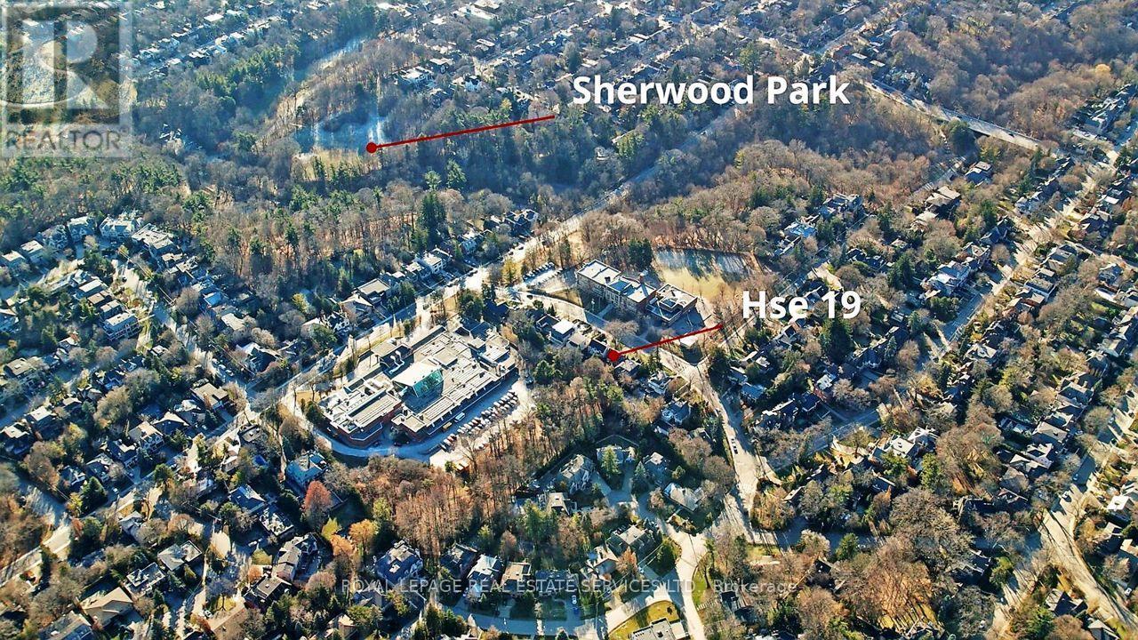 19 Strathgowan Crescent, Toronto, ON - Outdoor With View