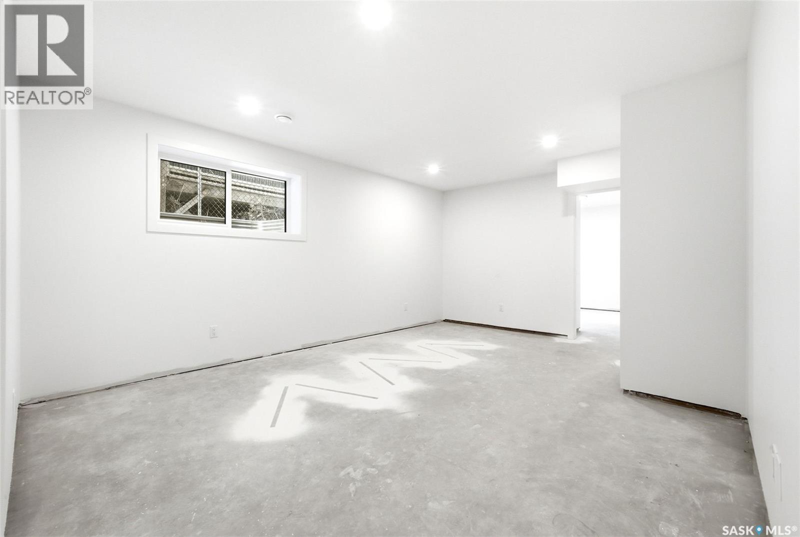 3023 Regina Avenue, Regina, SK - Indoor