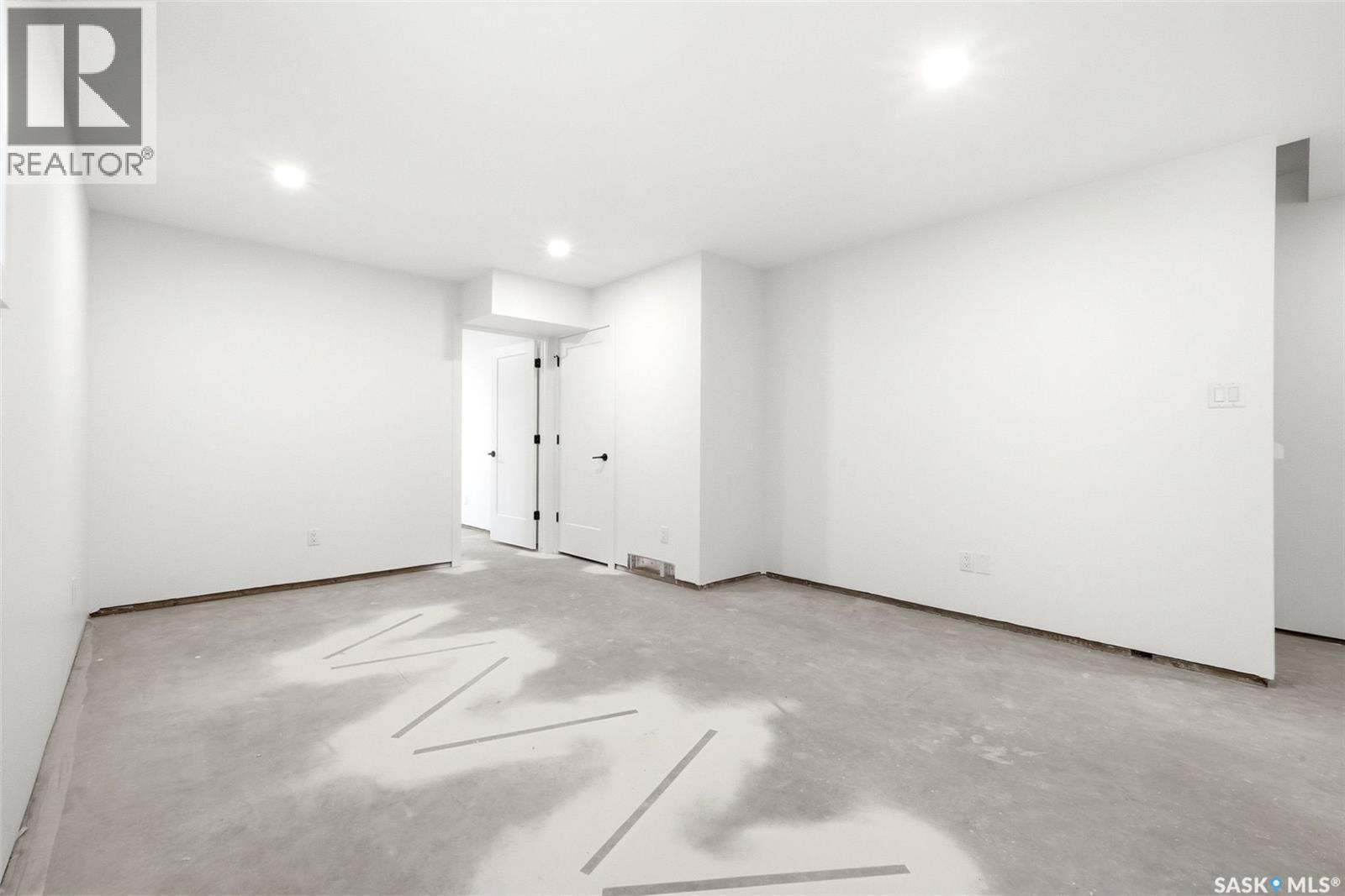 3023 Regina Avenue, Regina, SK - Indoor