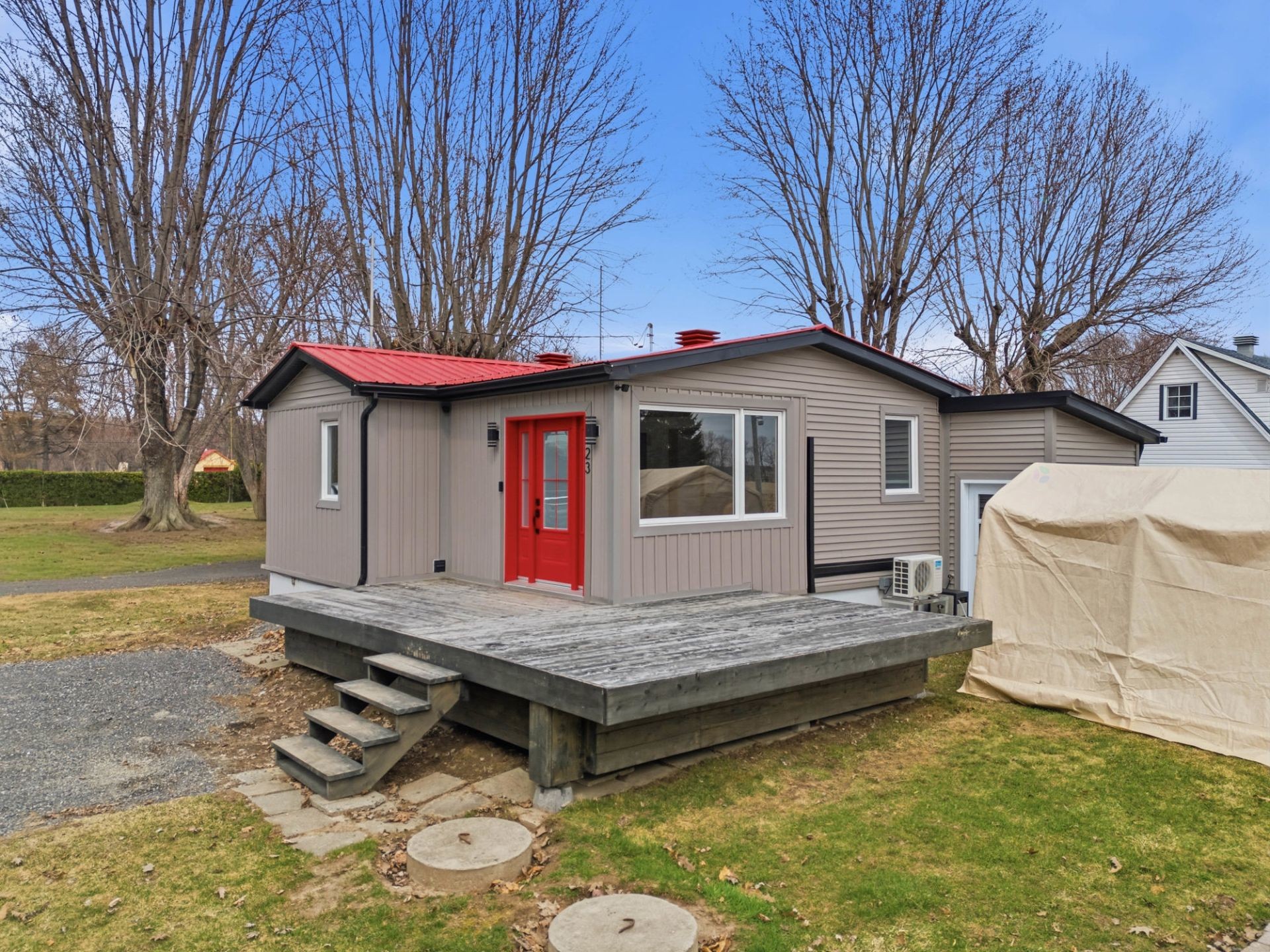 Front of Structure - 23 Rue Aldéas-Lachapelle, Saint-François-Du-Lac, QC - Outdoor