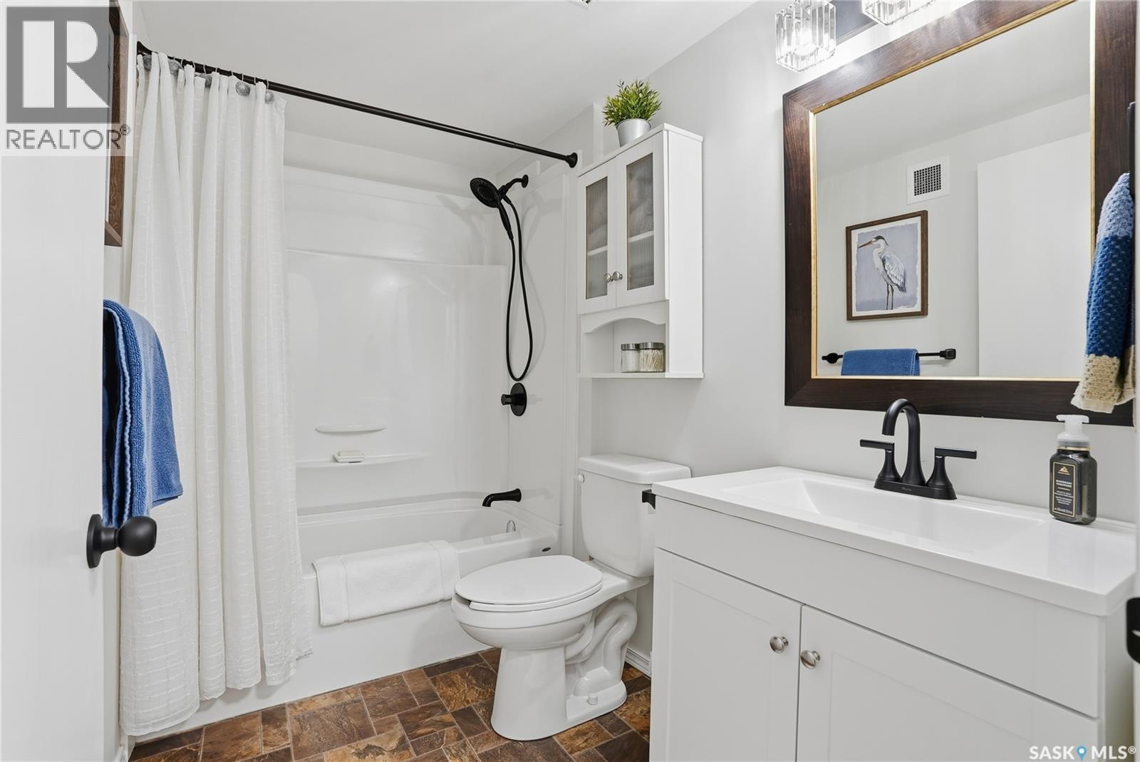 12 80 Berini Drive, Saskatoon, SK - Indoor Photo Showing Bathroom