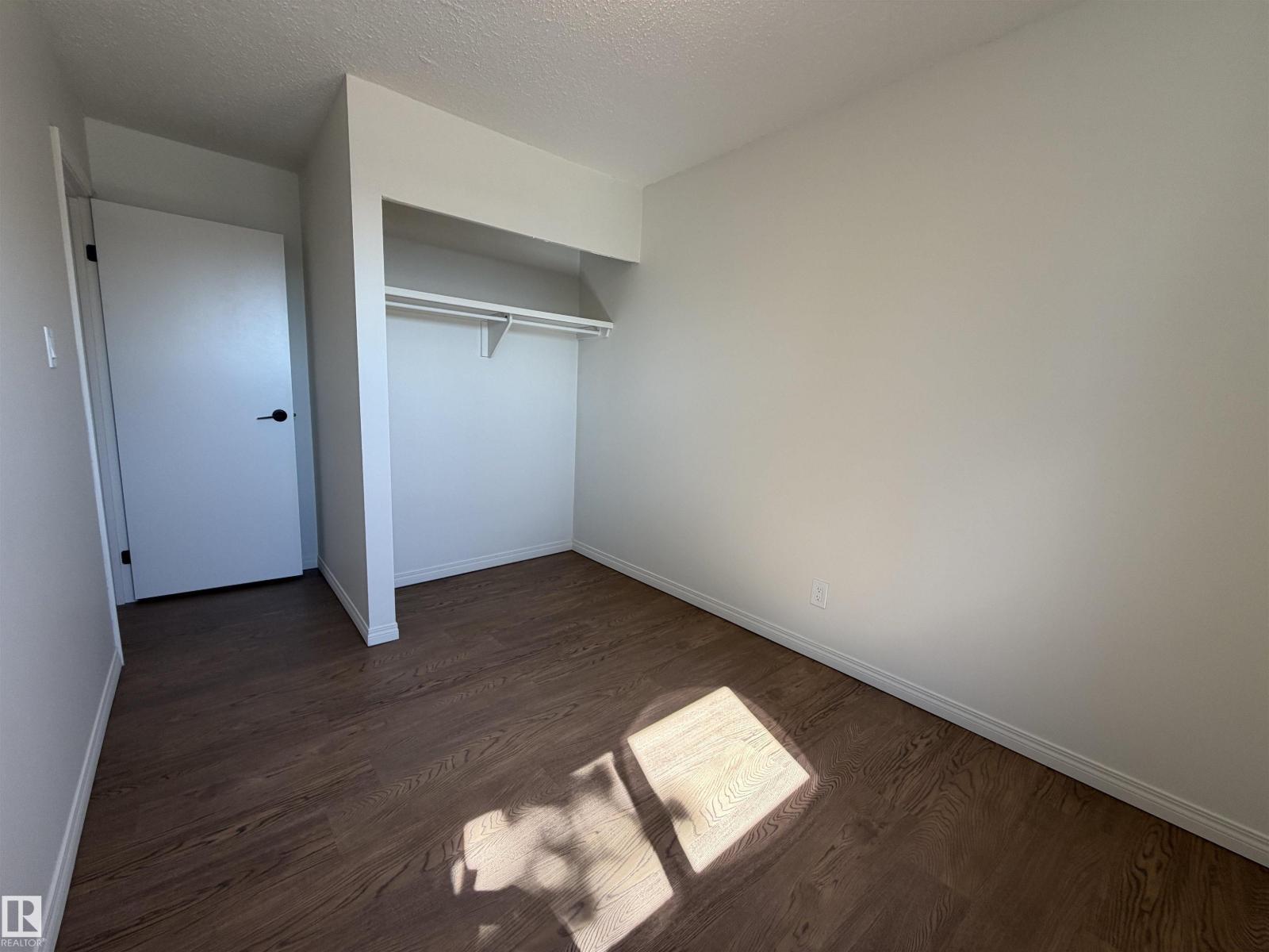 404 Hermitage Rd Nw, Edmonton, AB