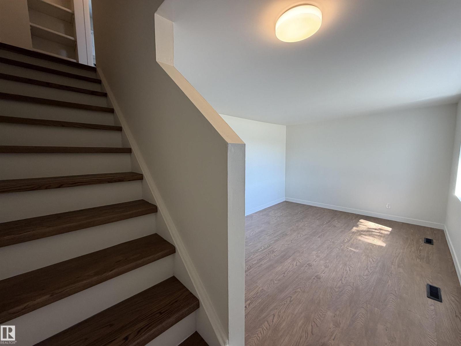 404 Hermitage Rd Nw, Edmonton, AB