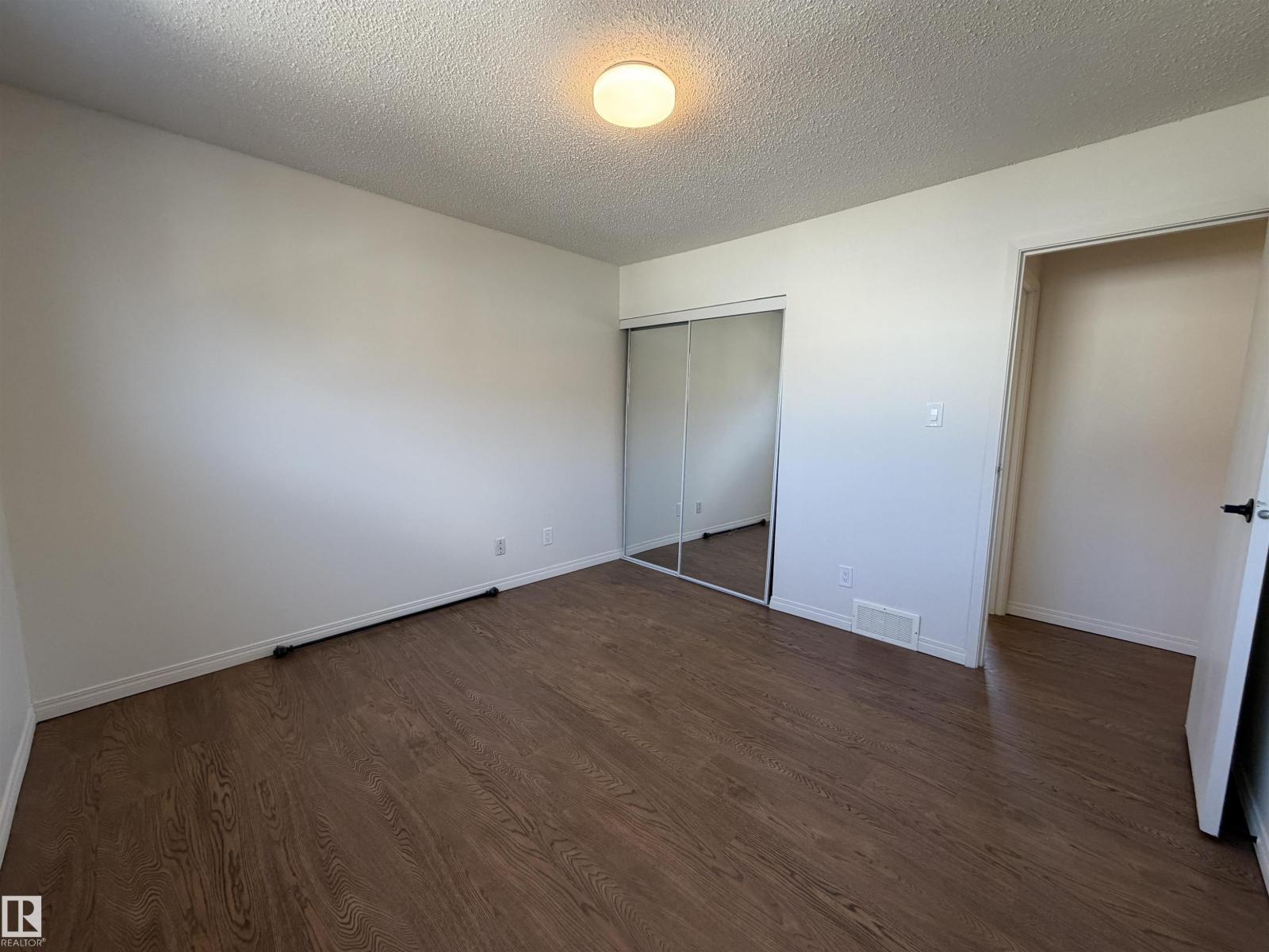 404 Hermitage Rd Nw, Edmonton, AB