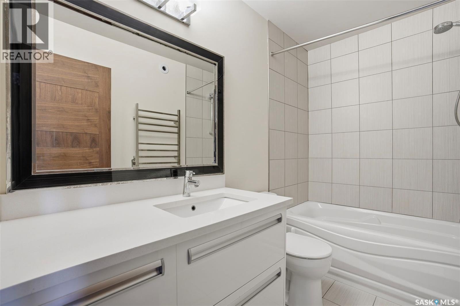 516 Pichler Way, Saskatoon, SK - Indoor Photo Showing Bathroom