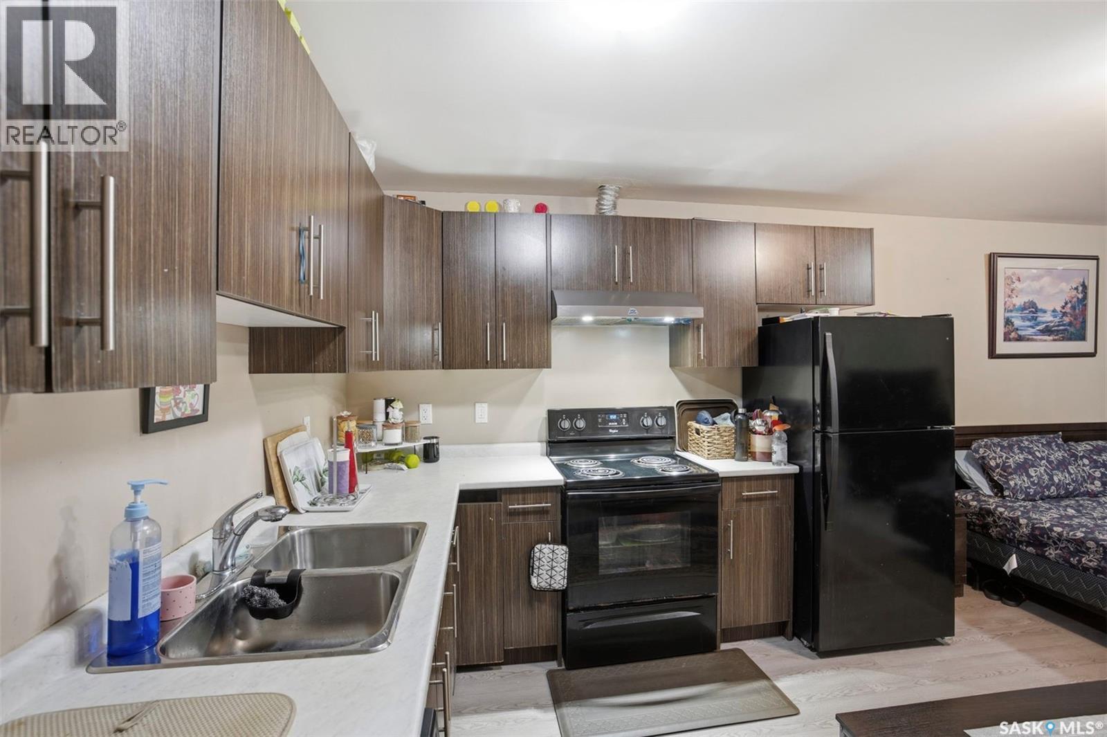 516 Pichler Way, Saskatoon, SK - Indoor Photo Showing Kitchen With Double Sink