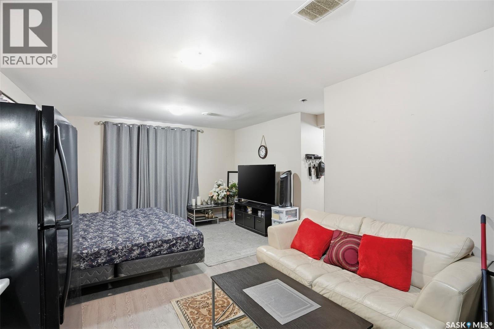 516 Pichler Way, Saskatoon, SK - Indoor Photo Showing Bedroom