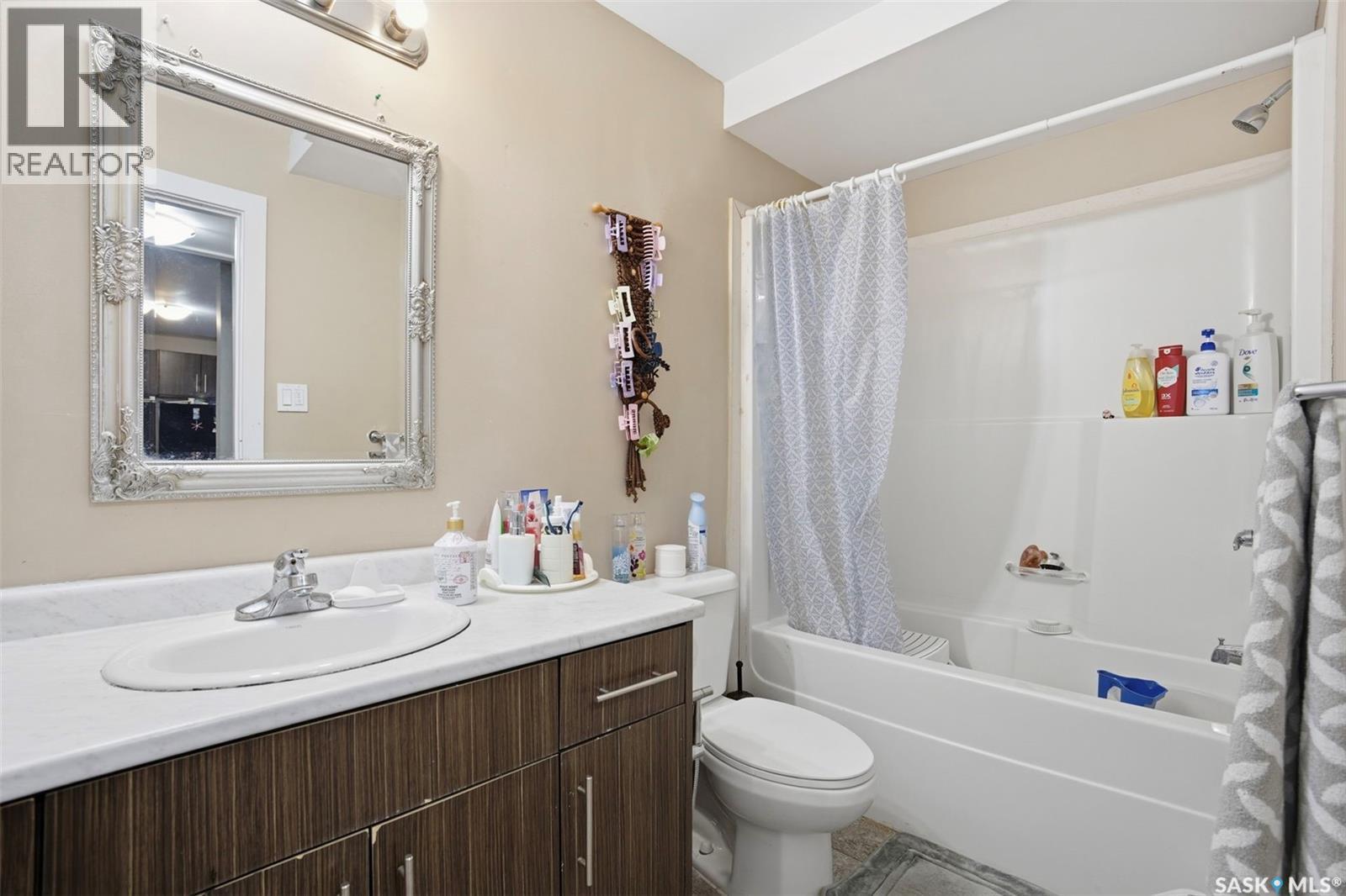 516 Pichler Way, Saskatoon, SK - Indoor Photo Showing Bathroom