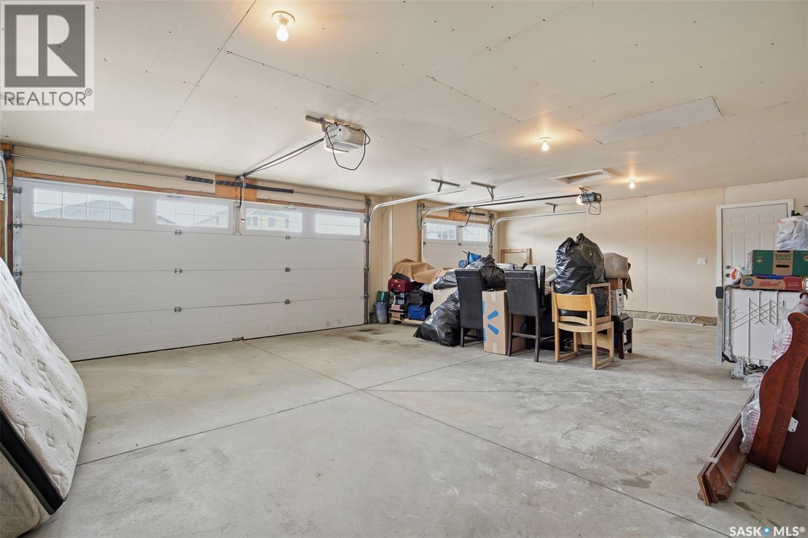 516 Pichler Way, Saskatoon, SK - Indoor Photo Showing Garage