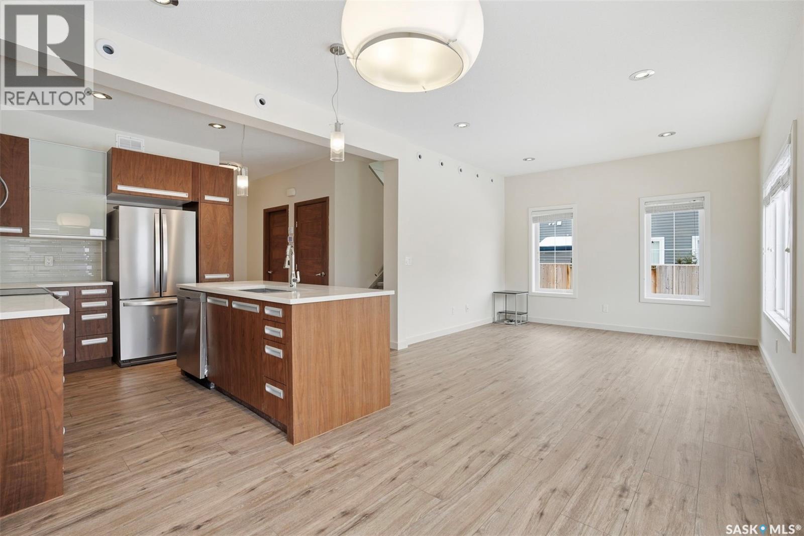 516 Pichler Way, Saskatoon, SK - Indoor Photo Showing Kitchen