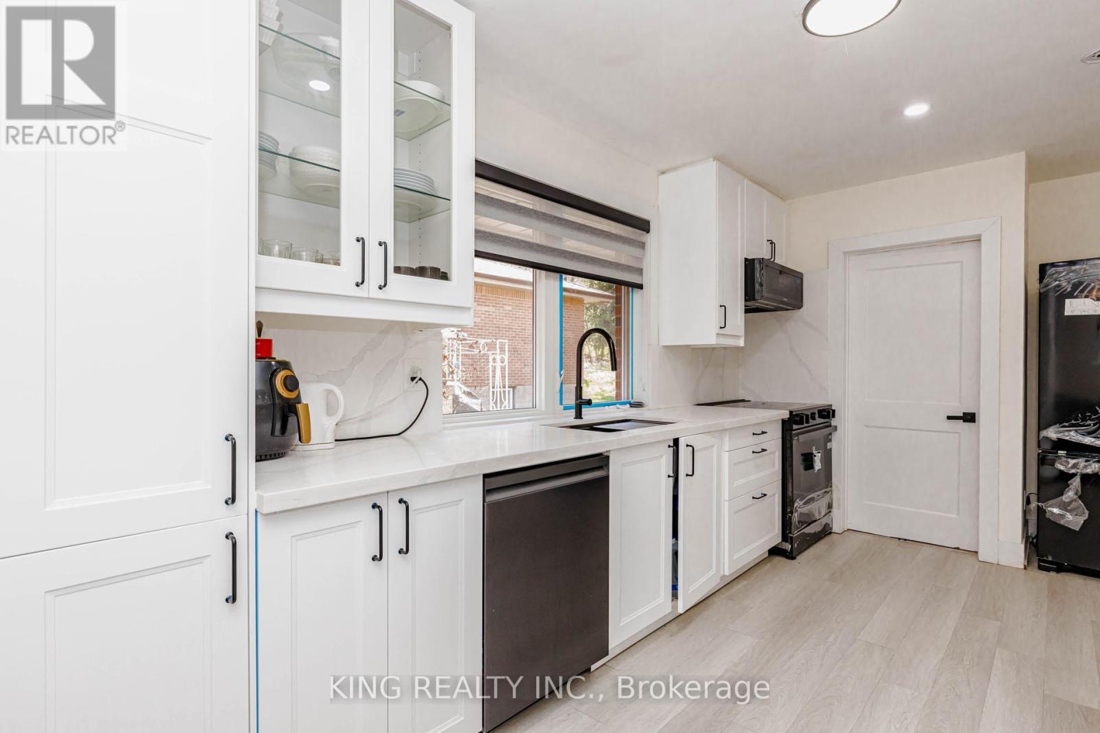 40 Granton Street, Hamilton, ON - Indoor Photo Showing Kitchen
