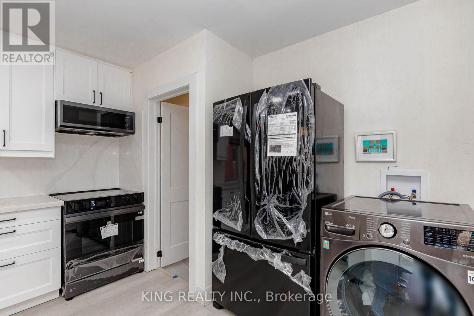 40 Granton Street, Hamilton, ON - Indoor Photo Showing Laundry Room