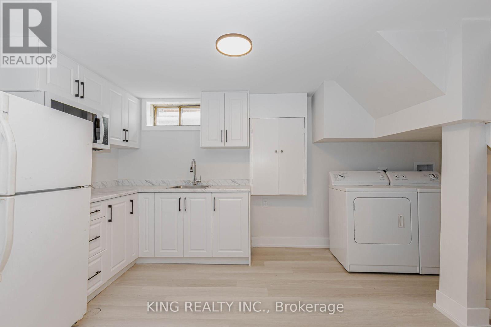 40 Granton Street, Hamilton, ON - Indoor Photo Showing Laundry Room