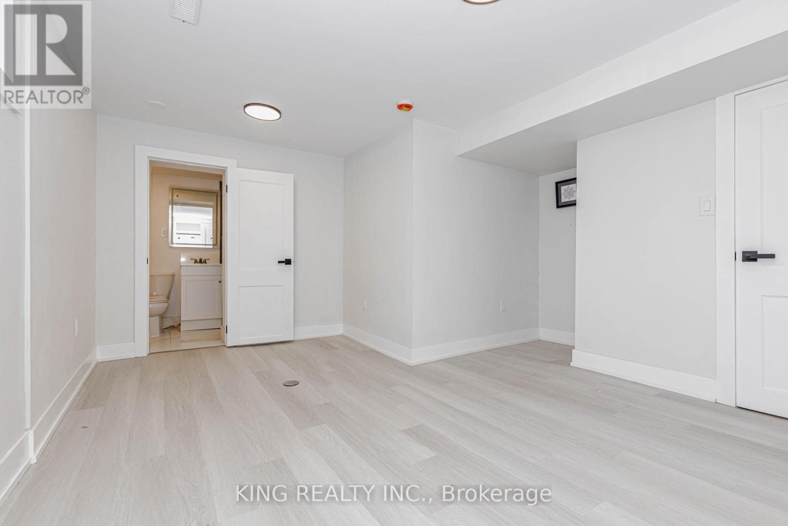 40 Granton Street, Hamilton, ON - Indoor Photo Showing Other Room