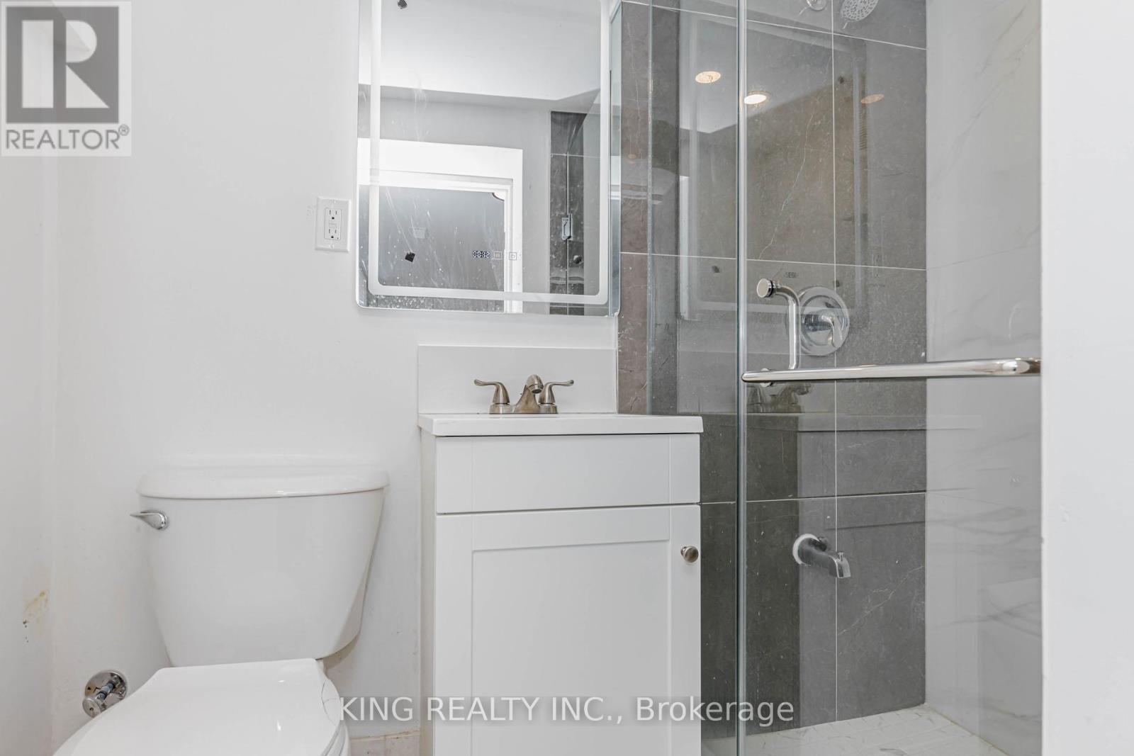 40 Granton Street, Hamilton, ON - Indoor Photo Showing Bathroom