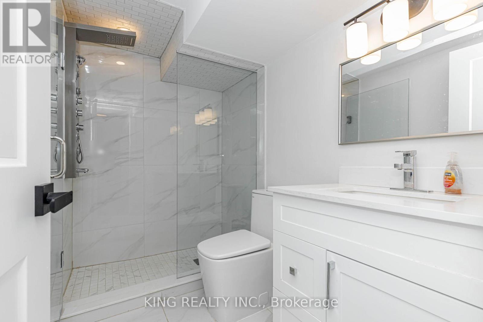 40 Granton Street, Hamilton, ON - Indoor Photo Showing Bathroom