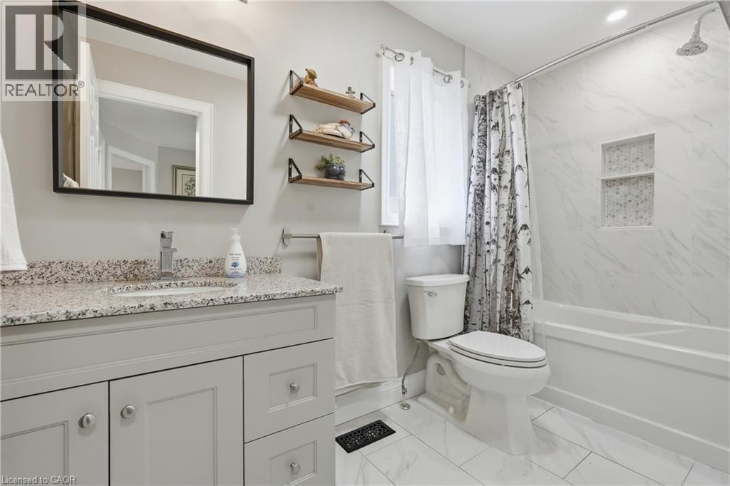 3 Rembe Avenue, Hamilton, ON - Indoor Photo Showing Bathroom