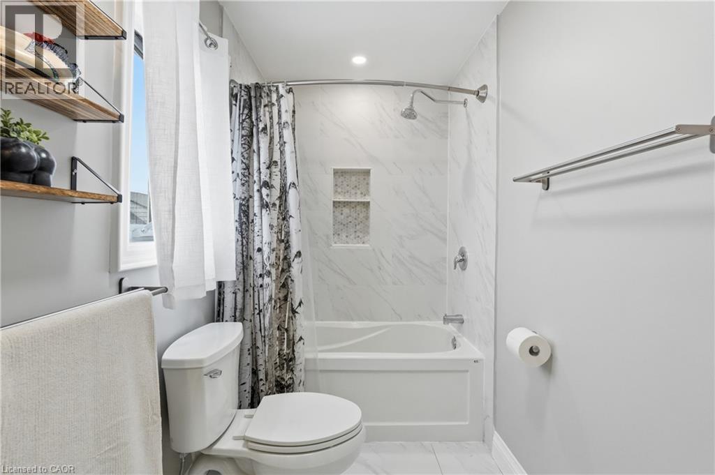 3 Rembe Avenue, Hamilton, ON - Indoor Photo Showing Bathroom