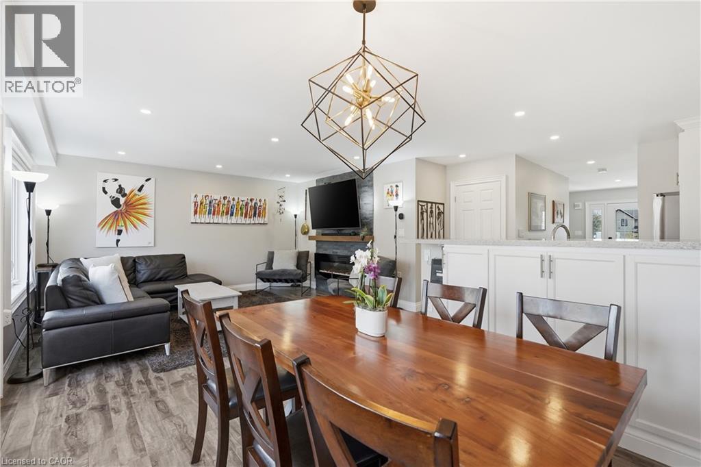 3 Rembe Avenue, Hamilton, ON - Indoor Photo Showing Dining Room
