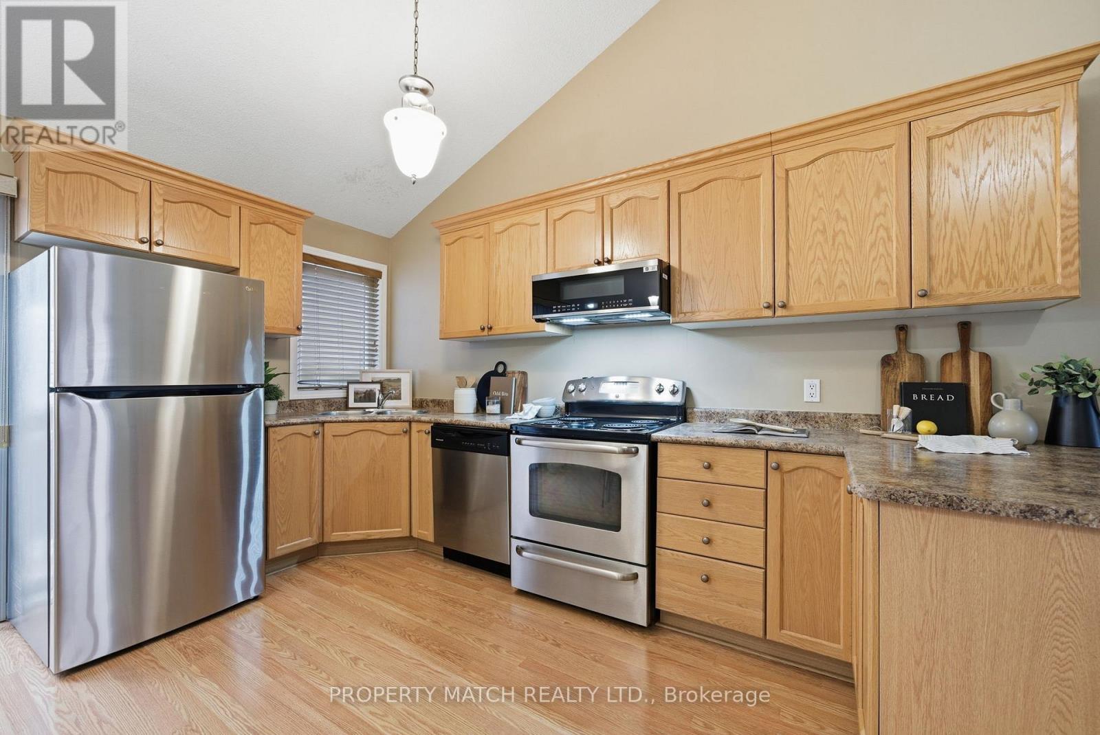 Stainless Steel Appliances - 680 Ormond Drive, Oshawa, ON - Indoor Photo Showing Kitchen
