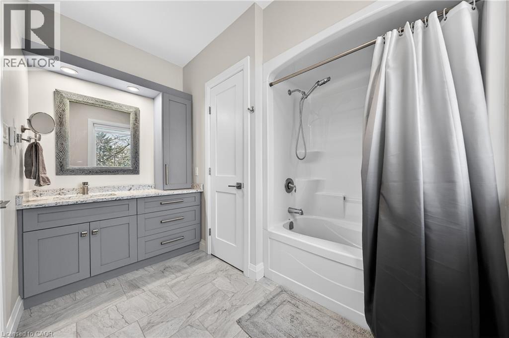 25 Macville Avenue, Kitchener, ON - Indoor Photo Showing Bathroom