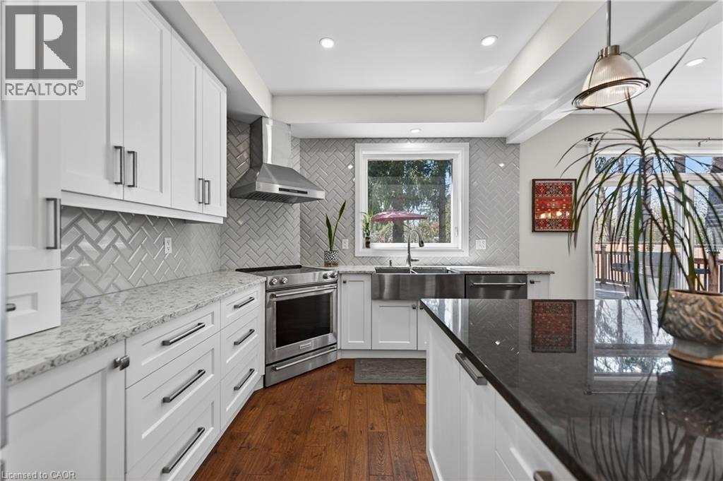 25 Macville Avenue, Kitchener, ON - Indoor Photo Showing Kitchen With Upgraded Kitchen