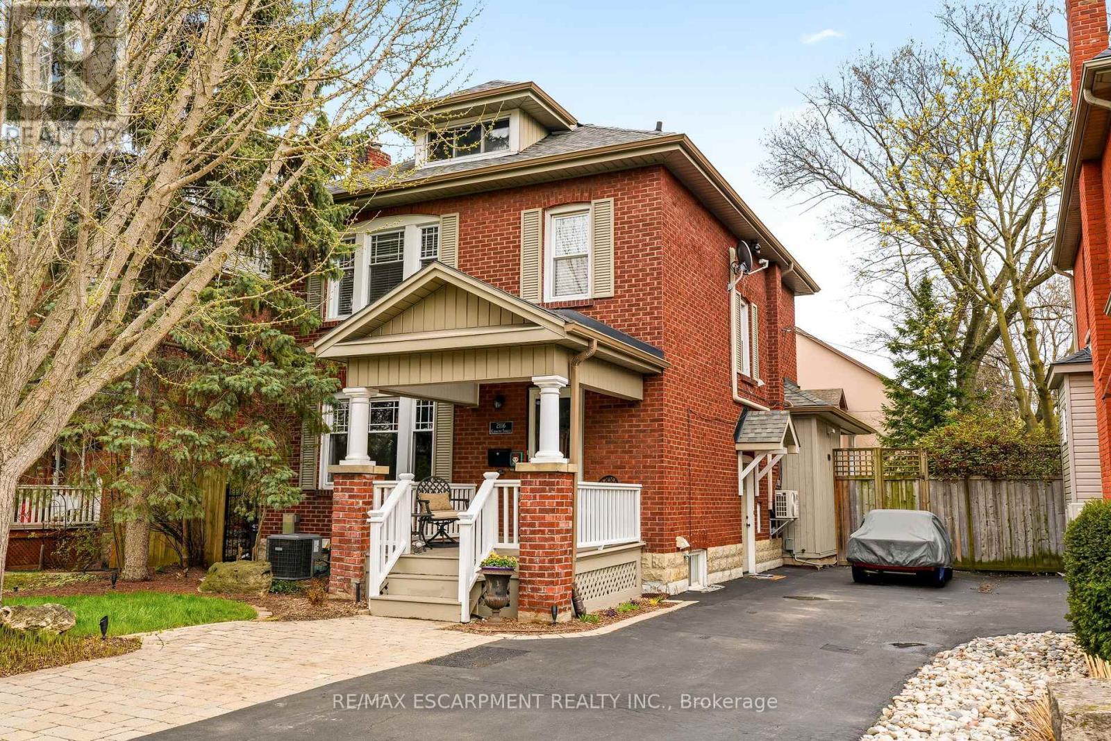 2116 Caroline Street, Burlington, ON - Outdoor