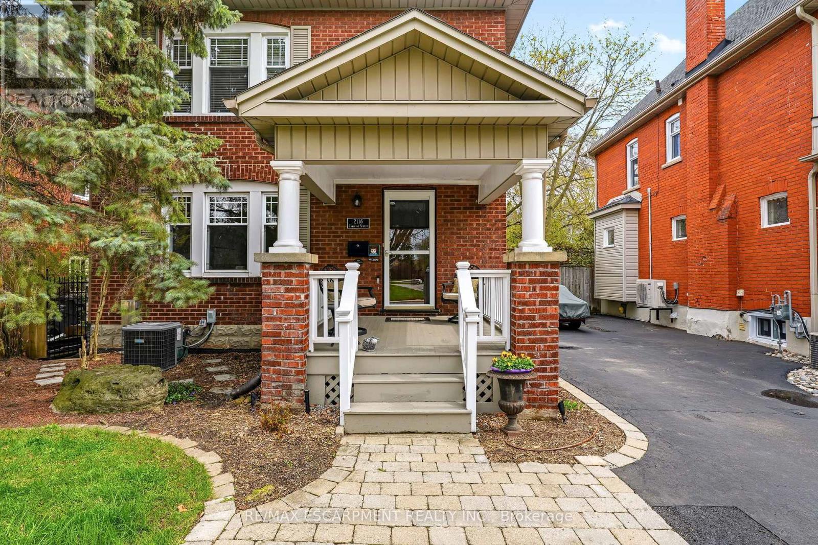 2116 Caroline Street, Burlington, ON - Outdoor