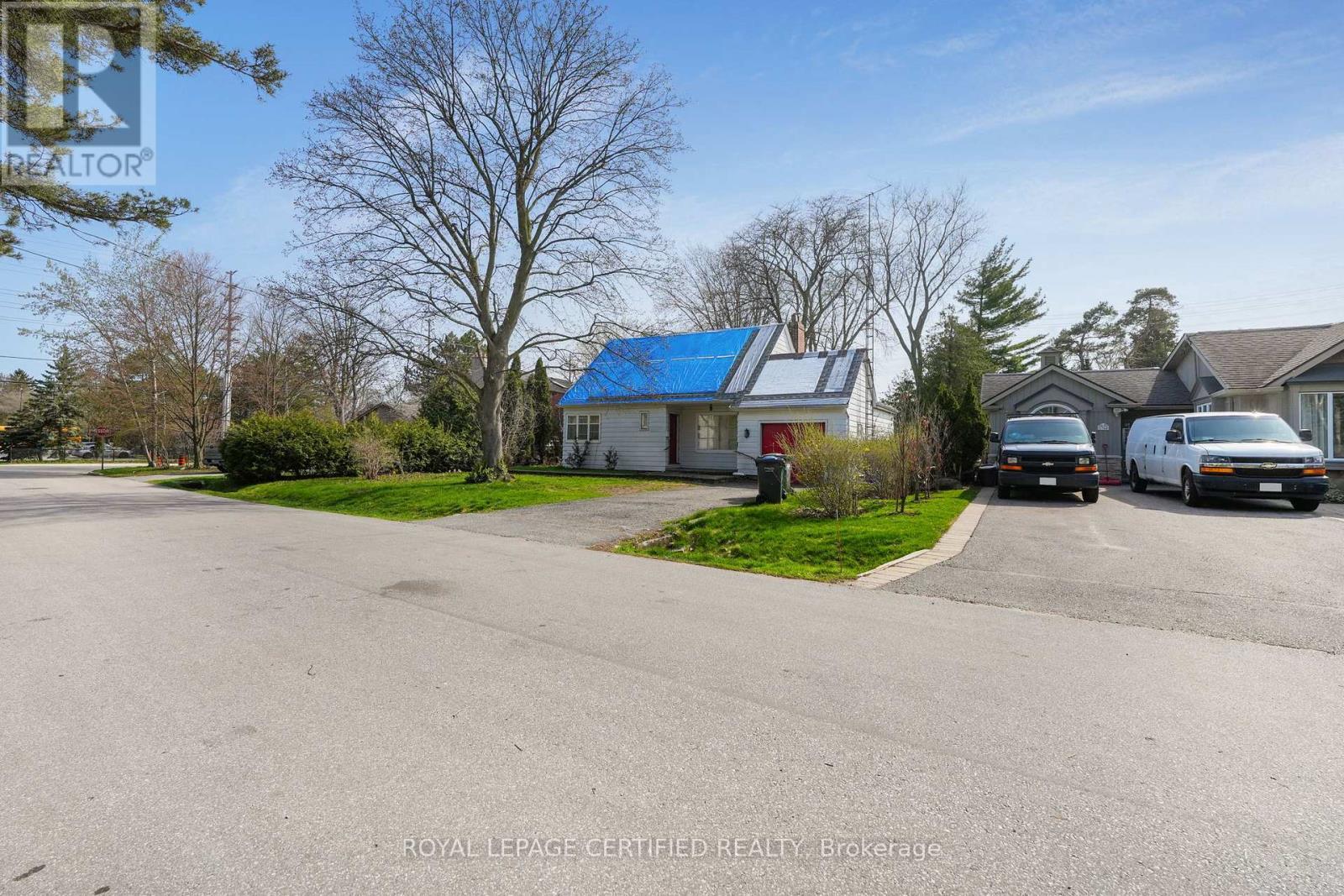 1348 Hollyrood Avenue, Mississauga, ON - Outdoor With Facade
