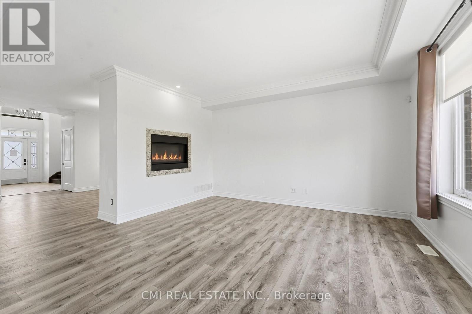 12 Mitten Court, Hamilton, ON - Indoor With Fireplace