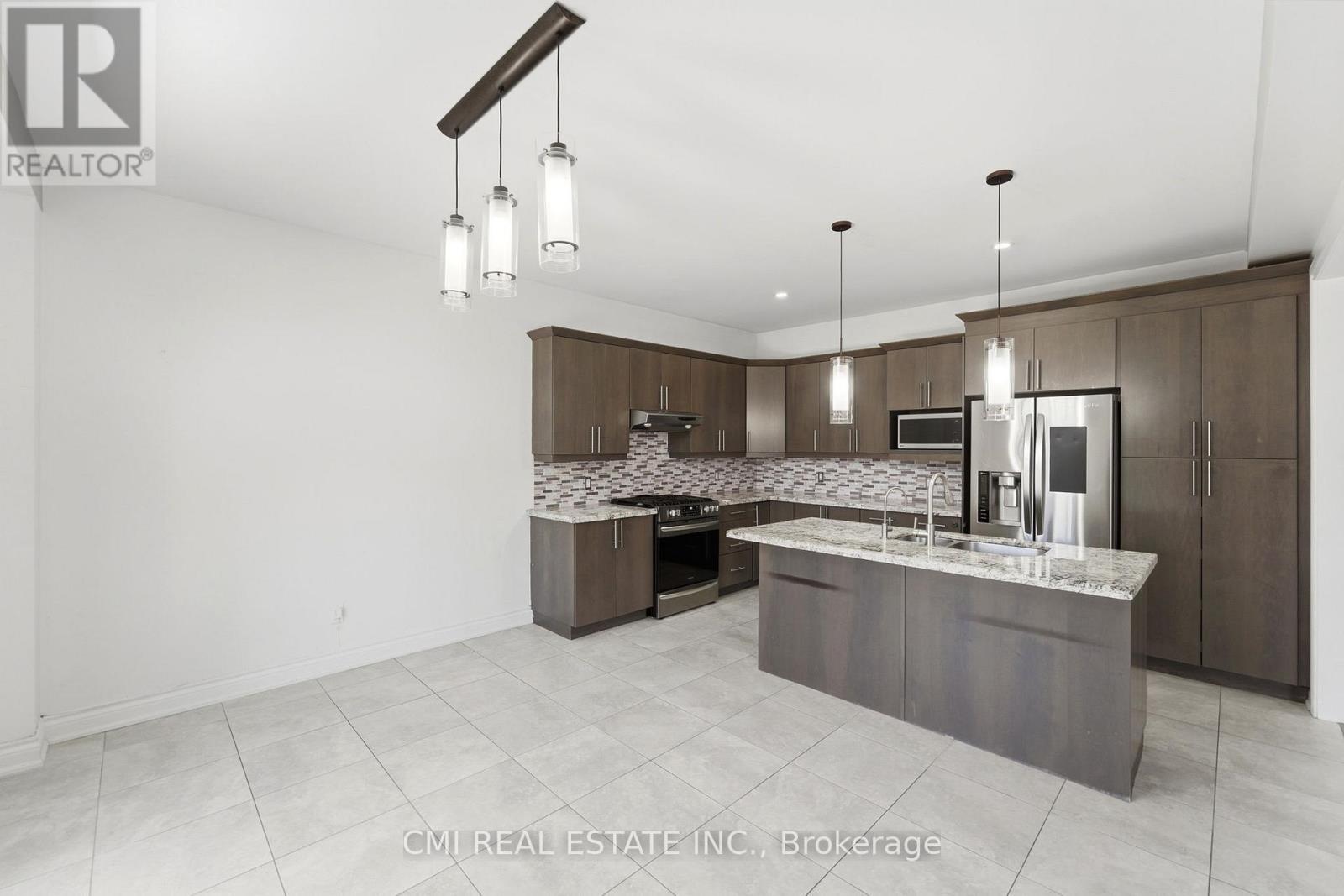12 Mitten Court, Hamilton, ON - Indoor Photo Showing Kitchen With Double Sink With Upgraded Kitchen