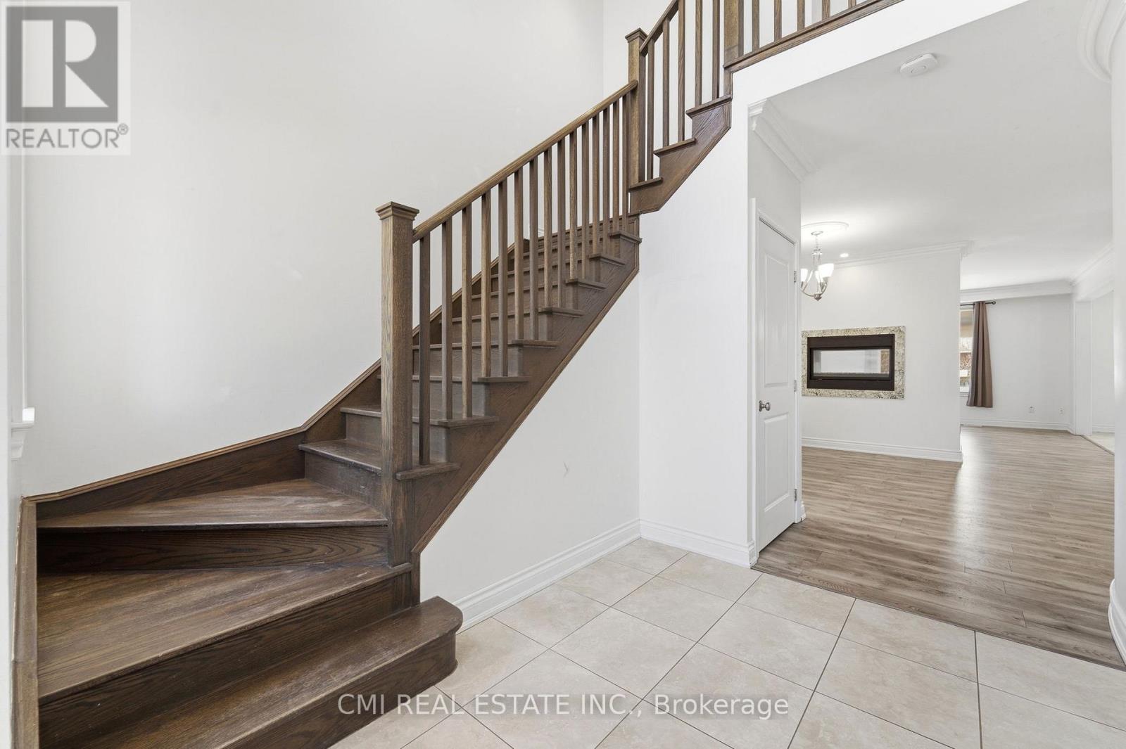 12 Mitten Court, Hamilton, ON - Indoor Photo Showing Other Room