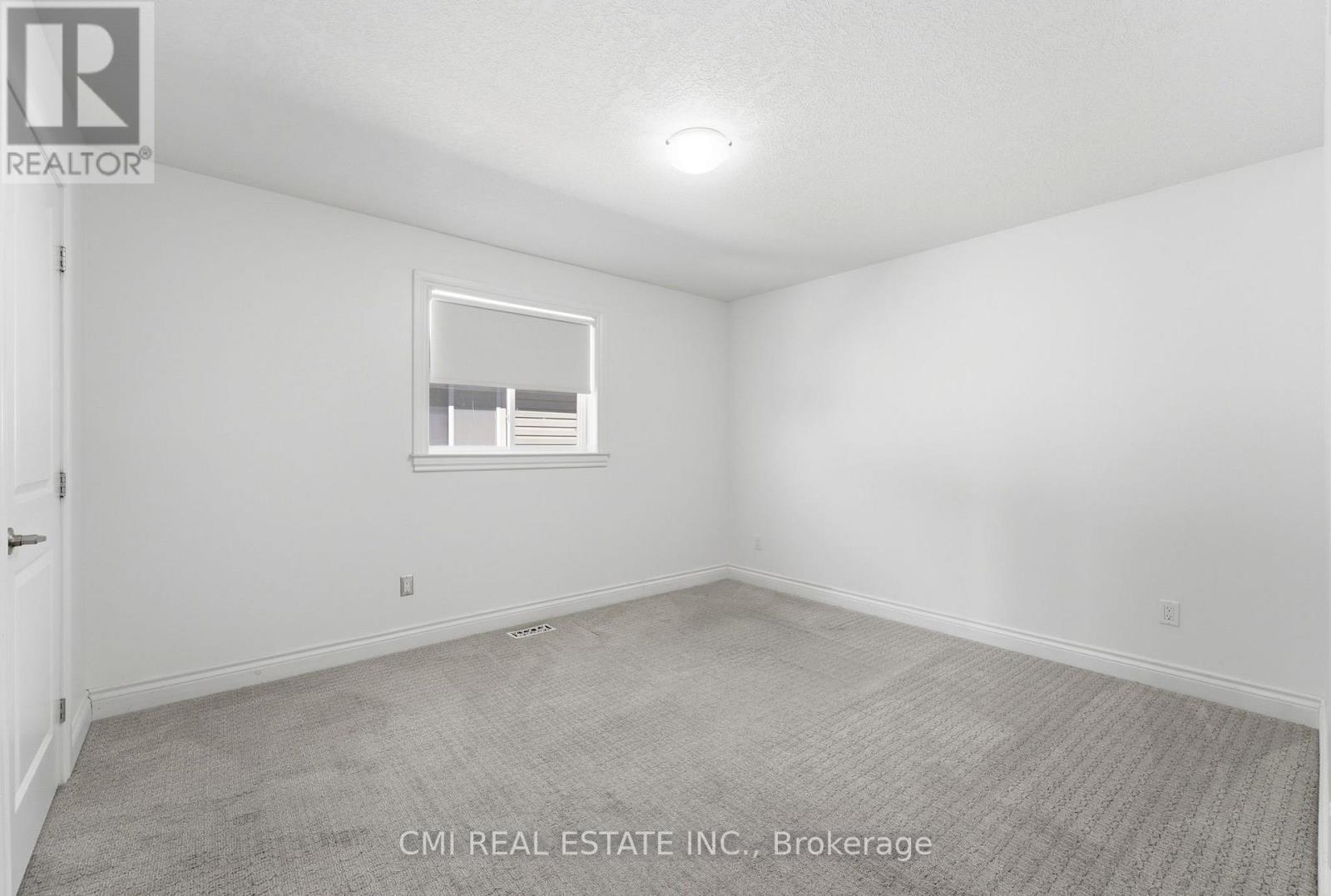12 Mitten Court, Hamilton, ON - Indoor Photo Showing Other Room