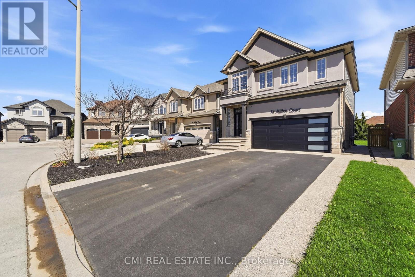 12 Mitten Court, Hamilton, ON - Outdoor With Facade