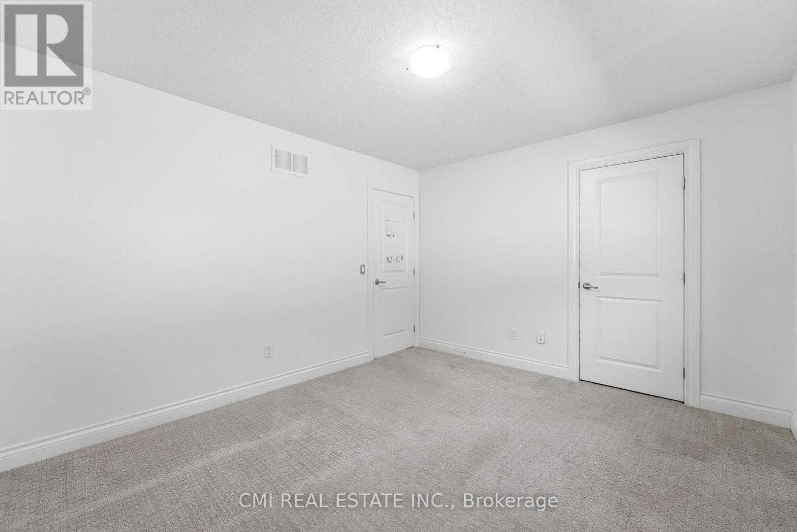 12 Mitten Court, Hamilton, ON - Indoor Photo Showing Other Room