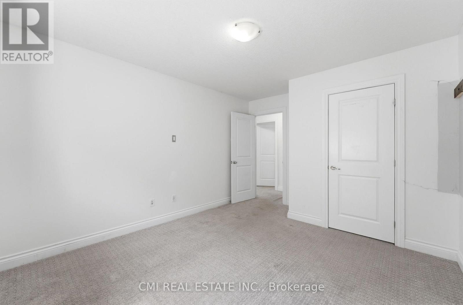 12 Mitten Court, Hamilton, ON - Indoor Photo Showing Other Room
