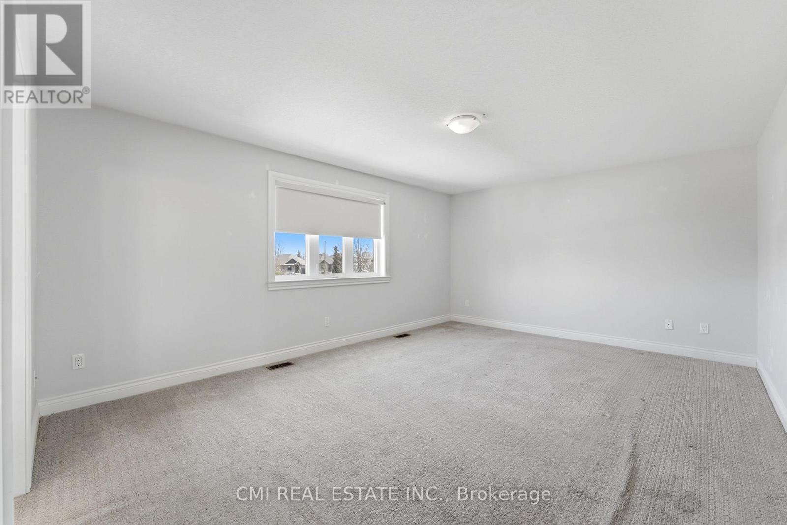 12 Mitten Court, Hamilton, ON - Indoor Photo Showing Other Room