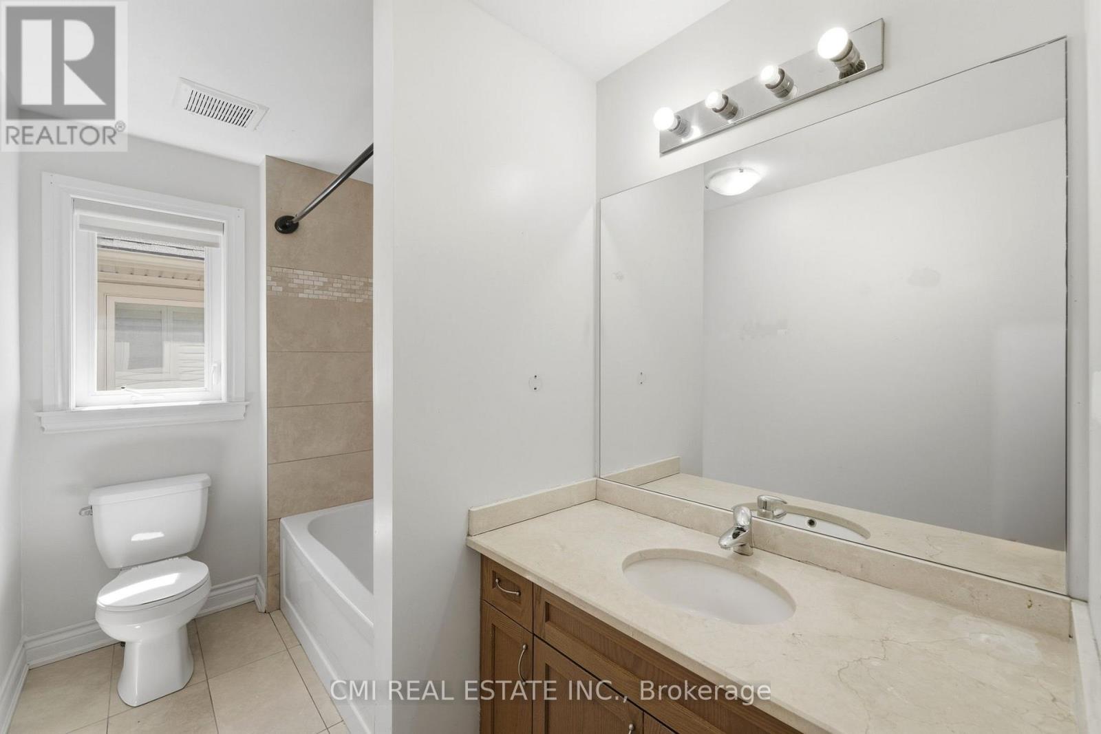 12 Mitten Court, Hamilton, ON - Indoor Photo Showing Bathroom