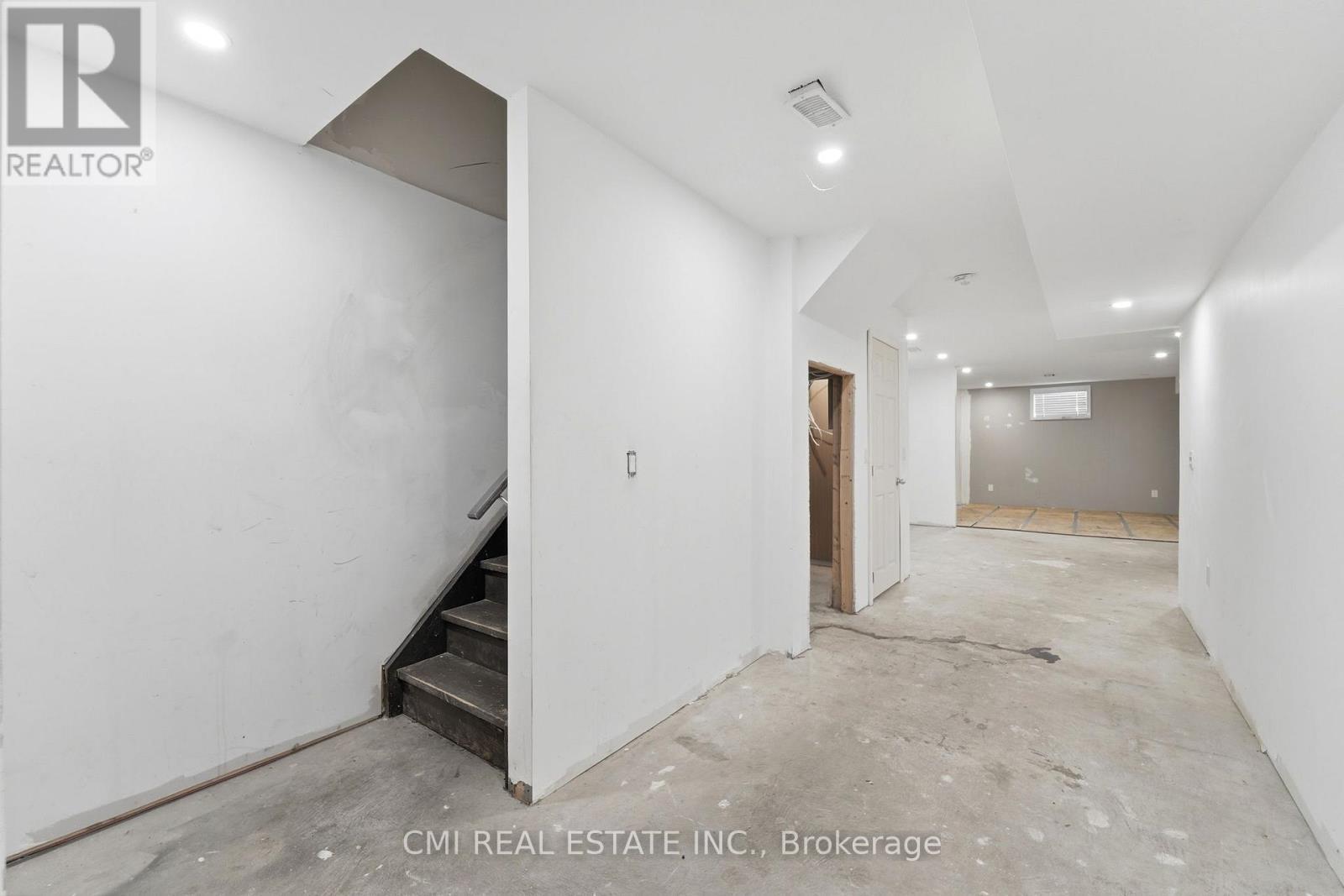 12 Mitten Court, Hamilton, ON - Indoor