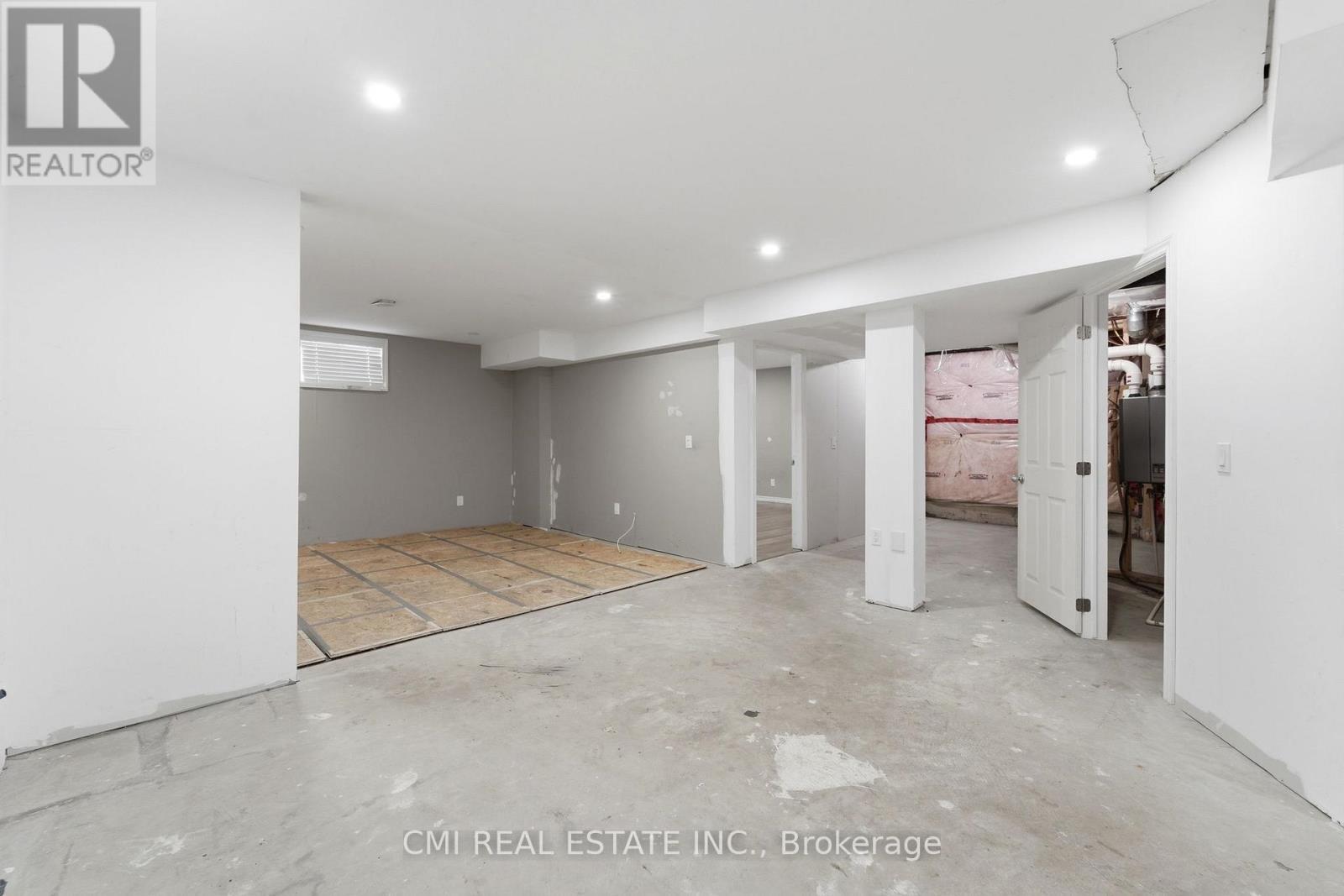12 Mitten Court, Hamilton, ON - Indoor Photo Showing Basement