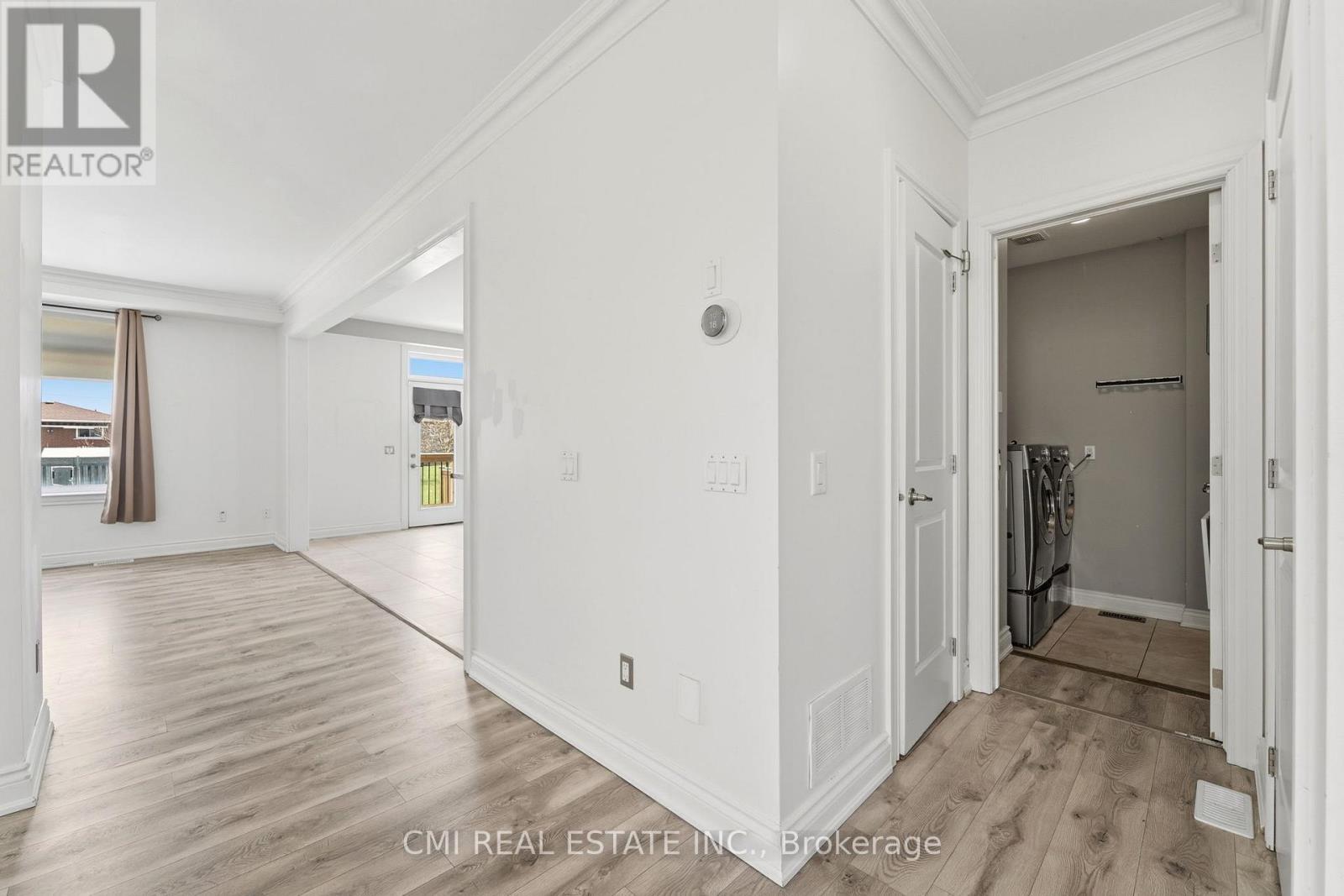 12 Mitten Court, Hamilton, ON - Indoor Photo Showing Other Room