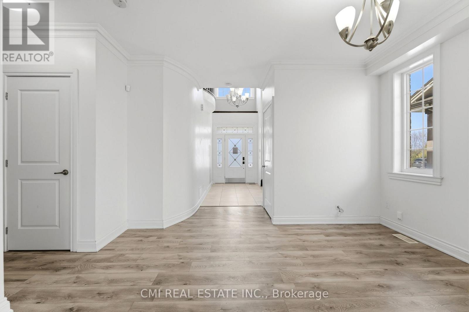 12 Mitten Court, Hamilton, ON - Indoor Photo Showing Other Room