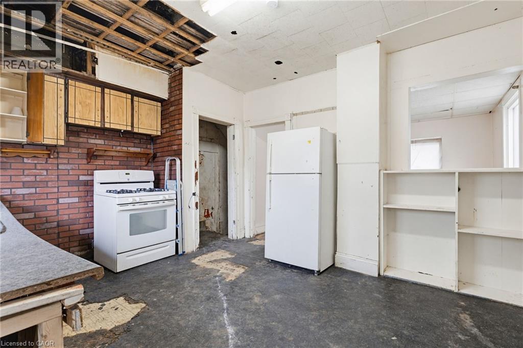 39 Munroe Street, Hamilton, ON - Indoor Photo Showing Kitchen