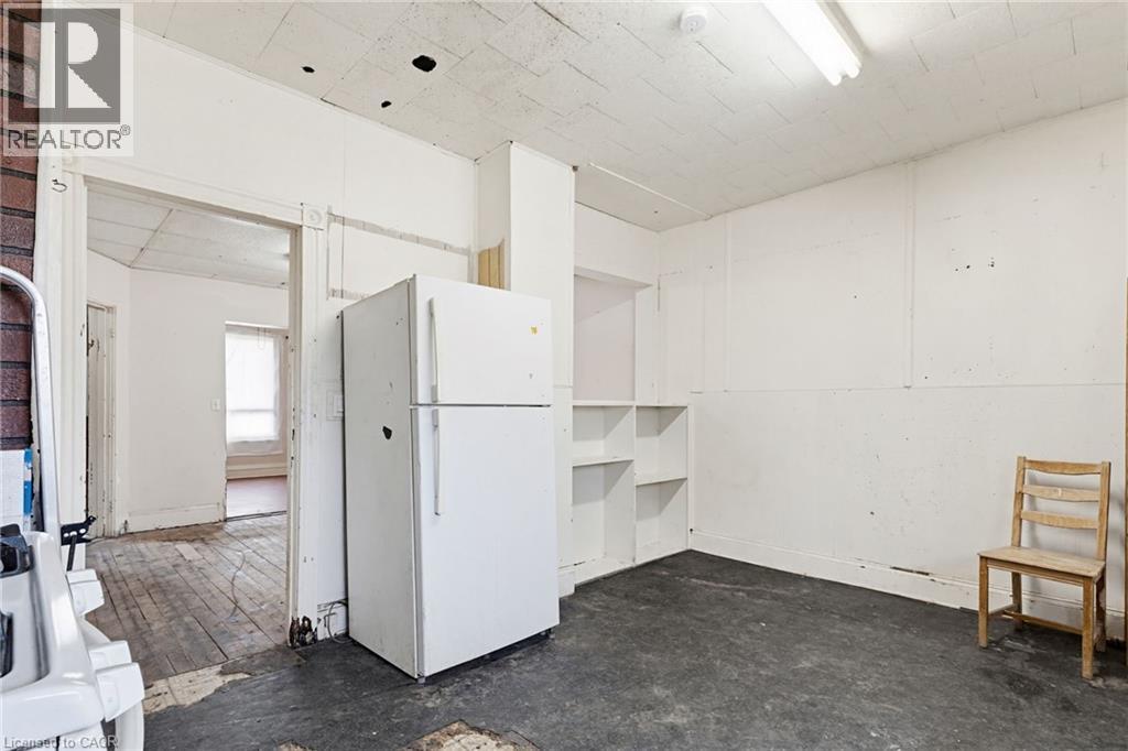 39 Munroe Street, Hamilton, ON - Indoor Photo Showing Other Room