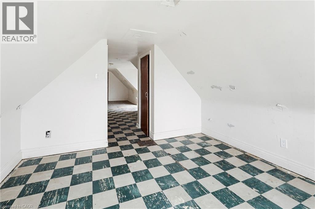 39 Munroe Street, Hamilton, ON - Indoor Photo Showing Other Room